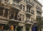 İcarəyə verilir 2 otaqlı 70 m2 köhnə tikili İçəri Şəhər m.