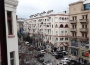 Satılır 2 otaqlı 65 m2 köhnə tikili Qara Qarayev m.