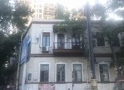 Satılır 2 otaqlı 40 m2 köhnə tikili Axundov bağı