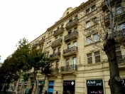 İcarəyə verilir 2 otaqlı 70 m2 köhnə tikili Şah İsmayıl Xətai m.