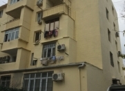 Satılır 2 otaqlı 43 m2 köhnə tikili Dövlət Statistika Komitəsi