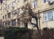 Satılır 3 otaqlı 62 m2 köhnə tikili Səbail r.