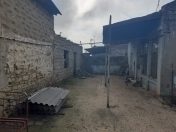 Satılır 2 otaqlı 3000 m2 köhnə tikili Koroğlu Parkı