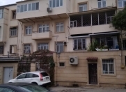 Satılır 4 otaqlı 100 m2 köhnə tikili Xalqlar Dostluğu m.