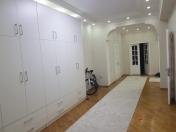 Satılır 4 otaqlı 220 m2 yeni tikili Elmlər Akademiyası m.