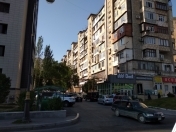 Satılır 2 otaqlı 48 m2 köhnə tikili Ayna Sultanova heykəli