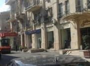 İcarəyə verilir 2 otaqlı 95 m2 köhnə tikili Sahil m.