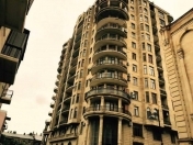 Satılır 4 otaqlı 215 m2 yeni tikili İçəri Şəhər m.