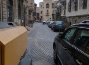 Satılır 3 otaqlı 80 m2 köhnə tikili Axundov bağı