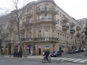 Satılır 2 otaqlı 57 m2 köhnə tikili Axundov bağı