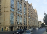 İcarəyə verilir 2 otaqlı 70 m2 köhnə tikili Heydər Əliyev sarayı