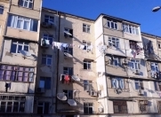Satılır 2 otaqlı 45 m2 köhnə tikili Xalqlar Dostluğu m.