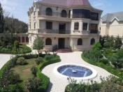 Satılır 12 otaqlı 900 m2 bağ evi Novxanı