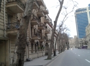 İcarəyə verilir 3 otaqlı 75 m2 köhnə tikili Hilton otel