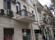 Satılır 5 otaqlı 200 m2 köhnə tikili Nizami kinoteatrı