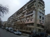 Satılır 5 otaqlı 120 m2 köhnə tikili Zərifə Əliyeva adına park