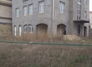 Satılır 12 otaqlı 1000 m2 həyət evi 8 km