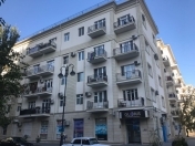 Satılır 3 otaqlı 100 m2 köhnə tikili Sahil m.