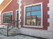 Satılır 4 otaqlı 100 m2 həyət evi Bakı