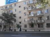 İcarəyə verilir 3 otaqlı 130 m2 köhnə tikili 28 May m.