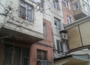 Satılır 2 otaqlı 45 m2 köhnə tikili Moskva univermağı