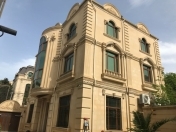 İcarəyə verilir 9 otaqlı 650 m2 həyət evi Gənclik m.