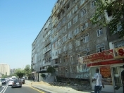 Satılır 4 otaqlı 100 m2 köhnə tikili İnşaatçılar m.