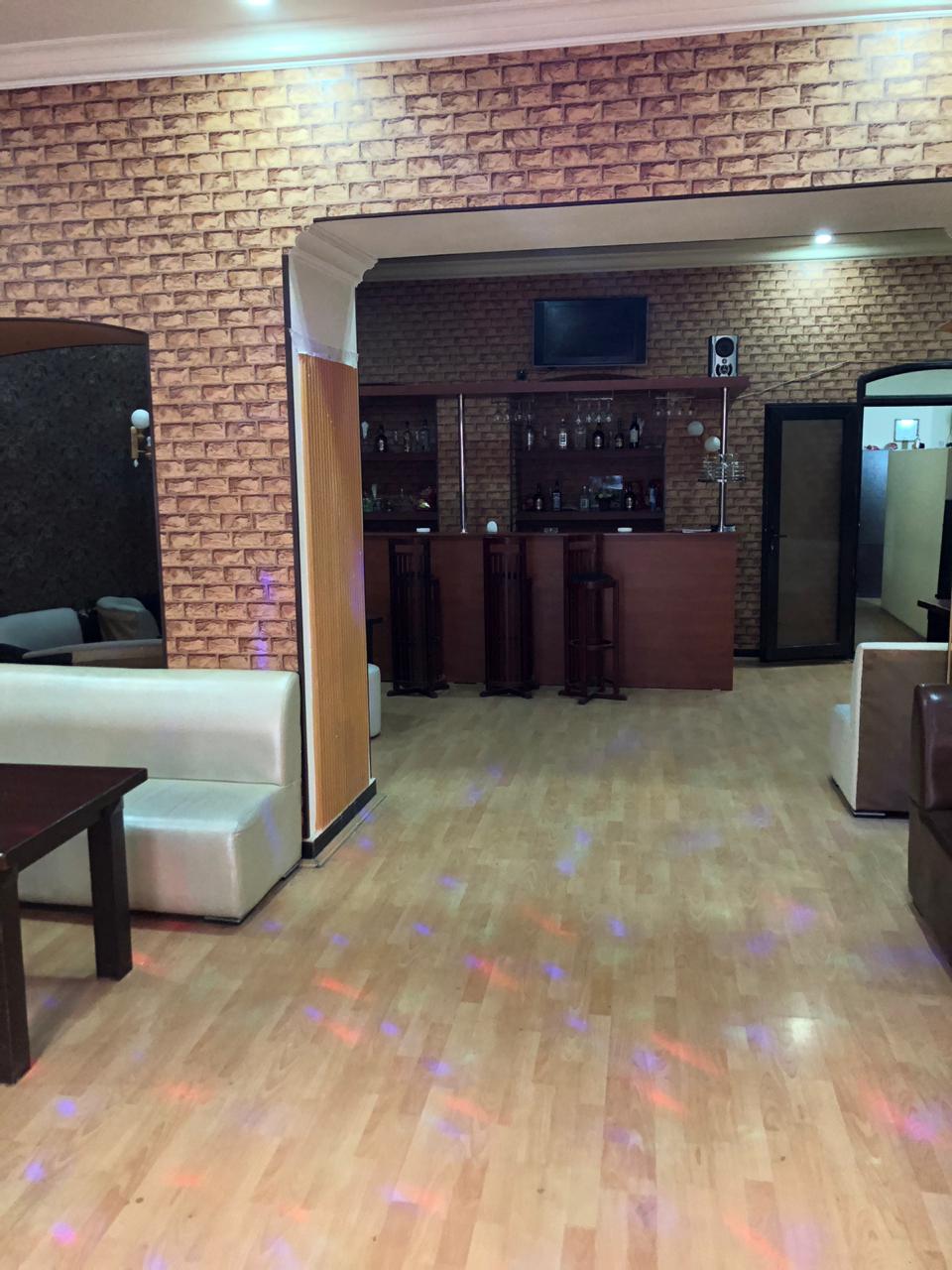 Satılır 6 otaqlı 300 m2 köhnə tikili Yasamal r.