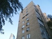 Satılır 3 otaqlı 70 m2 köhnə tikili Axundov bağı