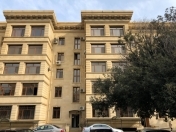 Satılır 5 otaqlı 161 m2 köhnə tikili Səbail r.