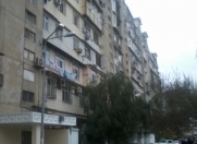 Satılır 3 otaqlı 80 m2 köhnə tikili Xalqlar Dostluğu m.