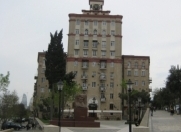 Satılır 3 otaqlı 78 m2 köhnə tikili Dövlət Statistika Komitəsi