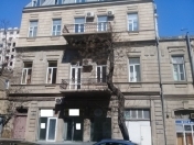 İcarəyə verilir 3 otaqlı 175 m2 obyekt Mərkəzi Univermaq