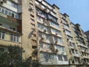 Satılır 2 otaqlı 60 m2 köhnə tikili Yasamal parkı