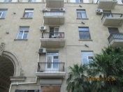 İcarəyə verilir 3 otaqlı 150 m2 köhnə tikili Nizami kinoteatrı