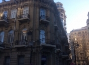 Satılır 3 otaqlı 100 m2 köhnə tikili Axundov bağı