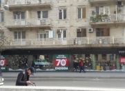 Satılır 4 otaqlı 210 m2 obyekt Elmlər Akademiyası m.