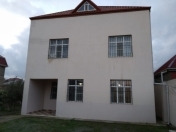 Satılır 6 otaqlı 240 m2 həyət evi Ramana