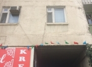 Satılır 3 otaqlı 54 m2 köhnə tikili Xalqlar Dostluğu m.