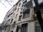 Satılır 2 otaqlı 50 m2 köhnə tikili 1 mkr