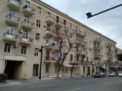 Satılır 3 otaqlı 90 m2 köhnə tikili Səbail r.