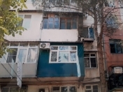 Satılır 2 otaqlı 45 m2 köhnə tikili Moskva univermağı