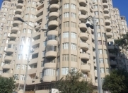 Satılır 4 otaqlı 90 m2 köhnə tikili Gənclik m.