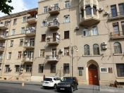 İcarəyə verilir 2 otaqlı 60 m2 köhnə tikili Səbail r.