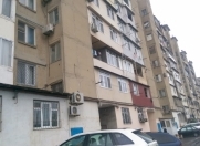 Satılır 3 otaqlı 70 m2 köhnə tikili Xalqlar Dostluğu m.