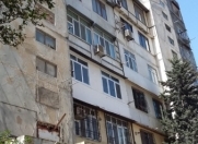 Satılır 4 otaqlı 98 m2 köhnə tikili Zərifə Əliyeva adına park