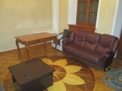 İcarəyə verilir 3 otaqlı 125 m2 köhnə tikili Şah İsmayıl Xətai m.