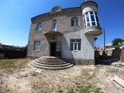 Satılır 5 otaqlı 300 m2 həyət evi Y.Suraxanı