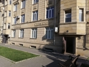 İcarəyə verilir 3 otaqlı 100 m2 köhnə tikili İçəri Şəhər m.