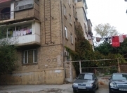 Satılır 2 otaqlı 60 m2 köhnə tikili Tibb Universiteti